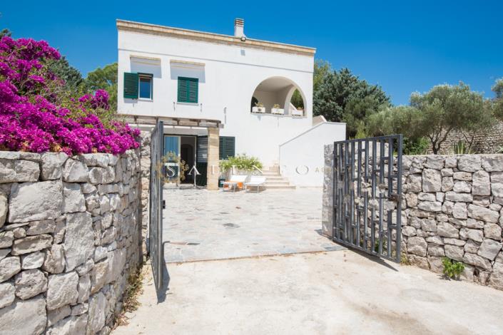 Image No.1-5 Bed Villa for sale