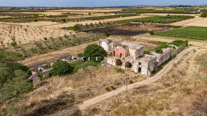 Image No.8-7 Bed Farmhouse for sale