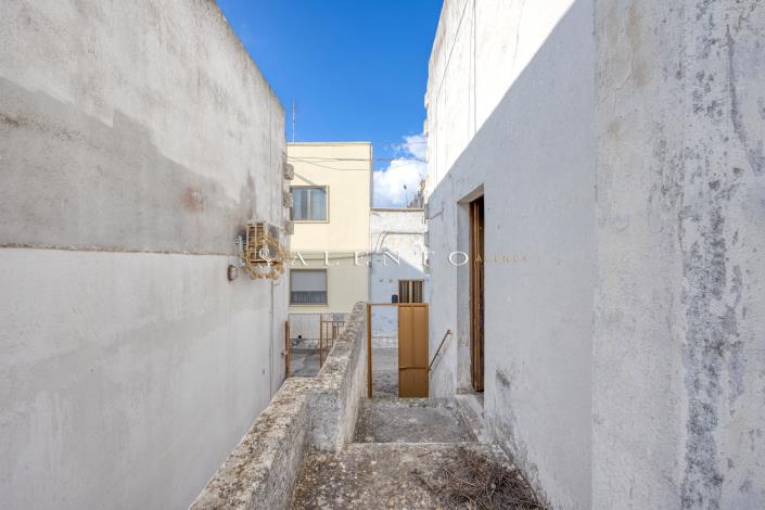 Image No.32-3 Bed House for sale