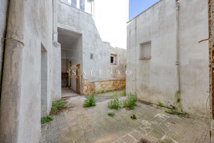 Image No.18-4 Bed House for sale