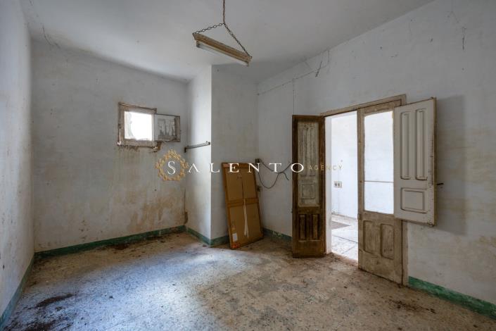 Image No.22-4 Bed House for sale