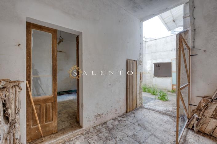 Image No.21-4 Bed House for sale