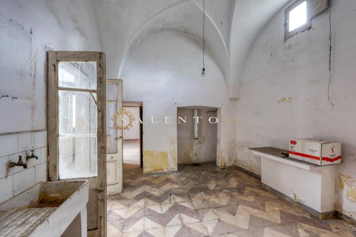 Image No.8-4 Bed House for sale