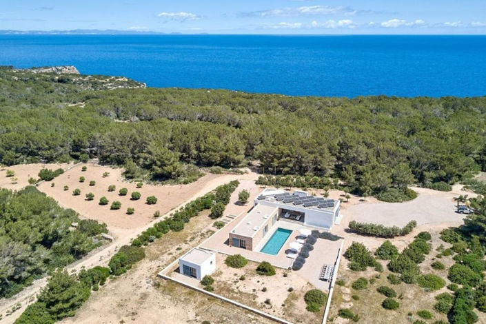 Image No.1-6 Bed Villa for sale