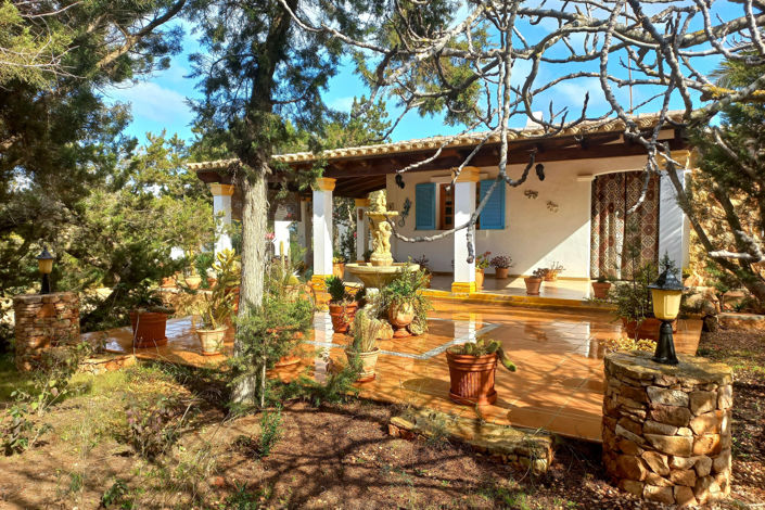 Image No.1-4 Bed Villa for sale