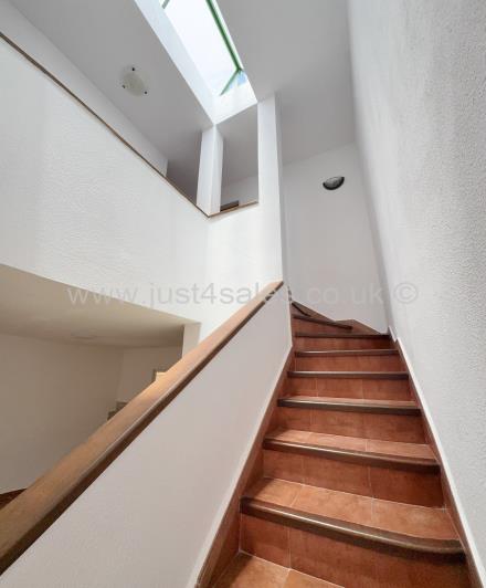 Image No.4-3 Bed Townhouse for sale