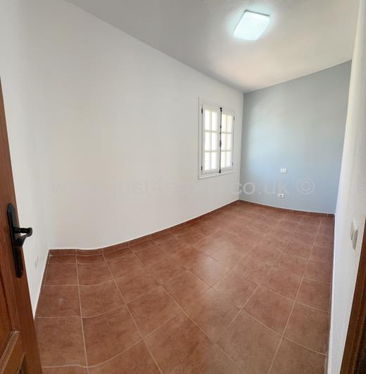 Image No.11-3 Bed Townhouse for sale