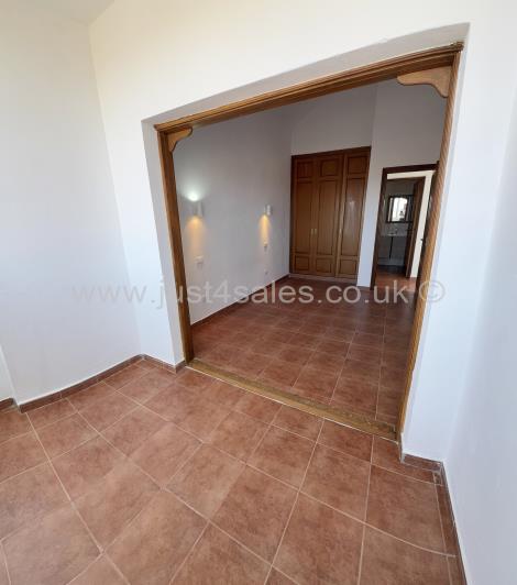 Image No.8-3 Bed Townhouse for sale