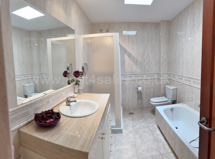 Image No.19-4 Bed Villa for sale