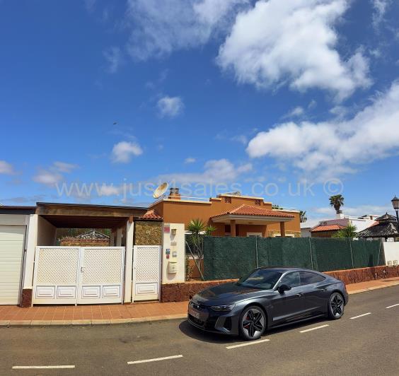 Image No.2-4 Bed Villa for sale