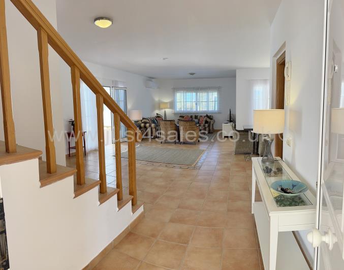 Image No.6-3 Bed Villa for sale