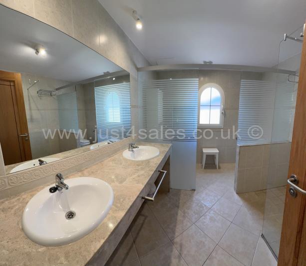 Image No.27-3 Bed Villa for sale