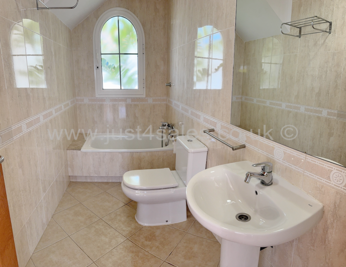 Image No.37-3 Bed Villa for sale