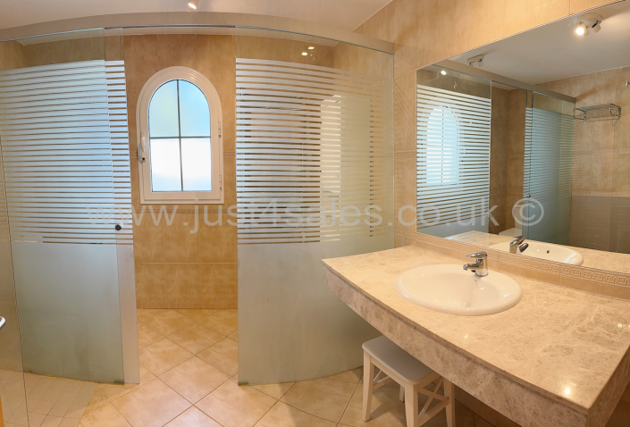 Image No.32-3 Bed Villa for sale