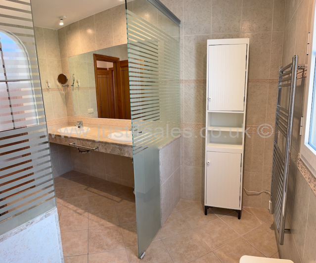 Image No.28-3 Bed Villa for sale