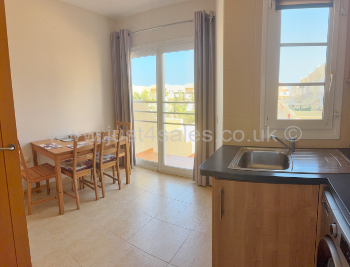 Image No.8-3 Bed Townhouse for sale