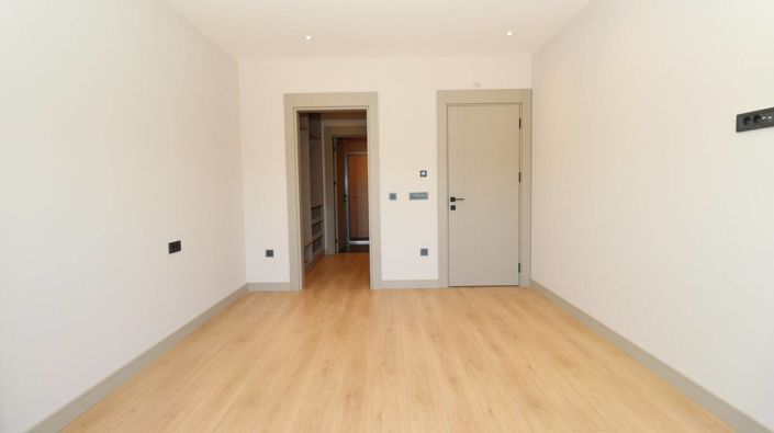 Image No.65-4 Bed Apartment for sale