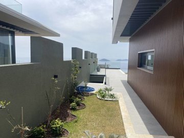 Exterior 8