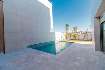 Exterior 4