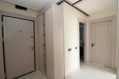 Interior 8