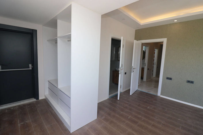 Image No.18-4 Bed Apartment for sale