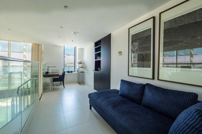 Interior 4