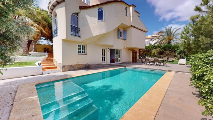 Image No.1-5 Bed House/Villa for sale