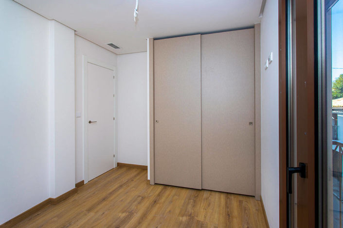 Image No.22-3 Bed Apartment for sale