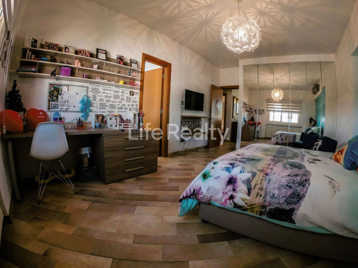 Image No.17-5 Bed House for sale