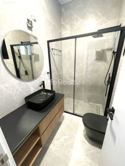 Image No.9-5 Bed House for sale