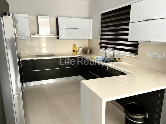 Image No.12-3 Bed House for sale