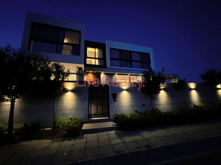 Image No.24-4 Bed House for sale