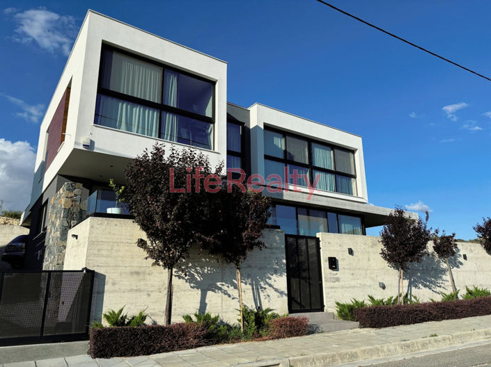 Image No.4-4 Bed House for sale