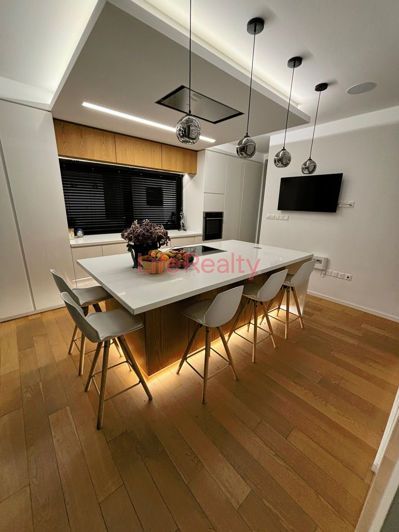 Image No.9-4 Bed House for sale