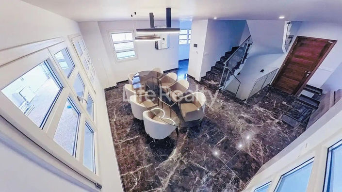 Image No.2-5 Bed House for sale