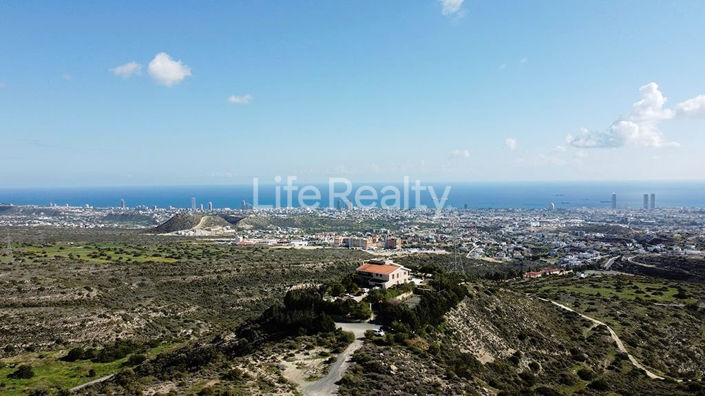 Image No.1-6 Bed House for sale