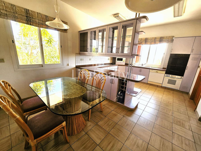 Image No.13-6 Bed House for sale