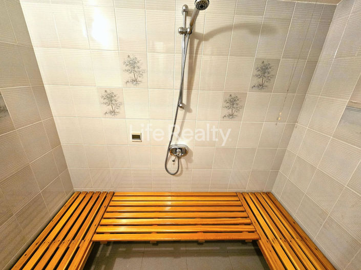 Image No.16-6 Bed House for sale