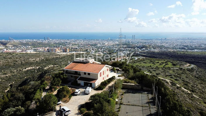 Image No.2-6 Bed House for sale