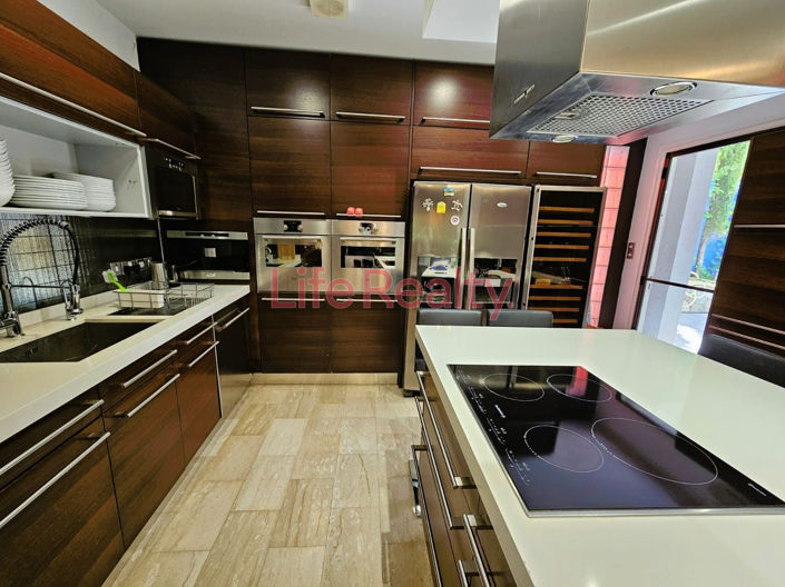 Image No.16-5 Bed House for sale