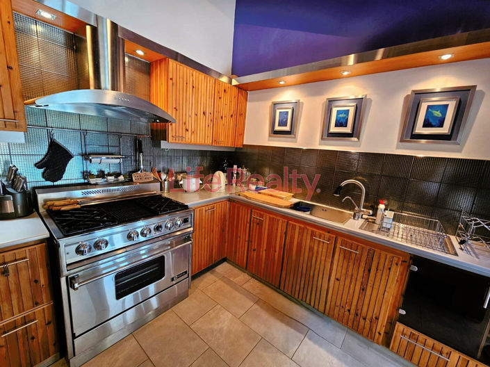 Image No.17-5 Bed House for sale