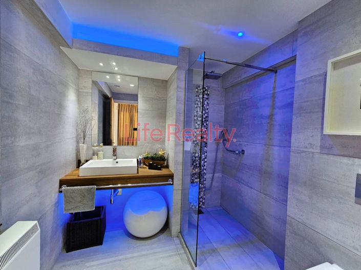 Image No.20-5 Bed House for sale