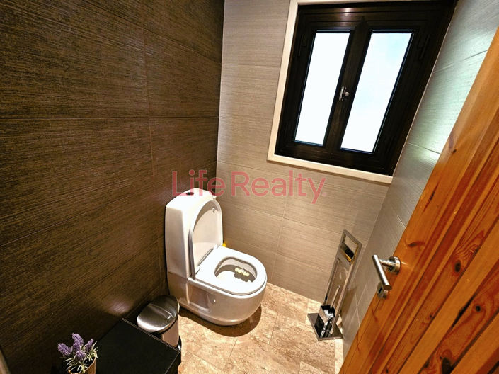 Image No.24-5 Bed House for sale