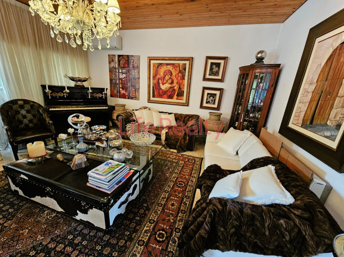 Image No.6-5 Bed House for sale