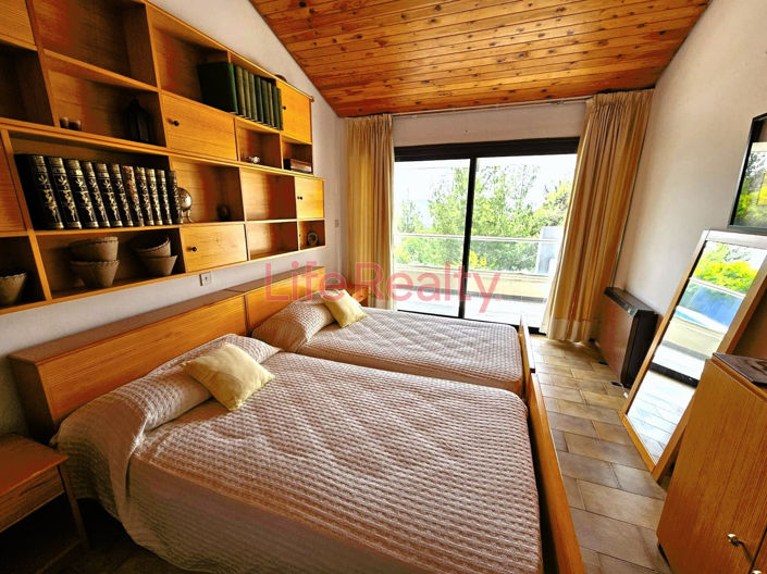 Image No.8-5 Bed House for sale