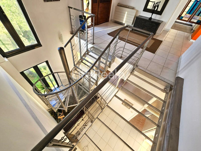 Image No.17-6 Bed House for sale