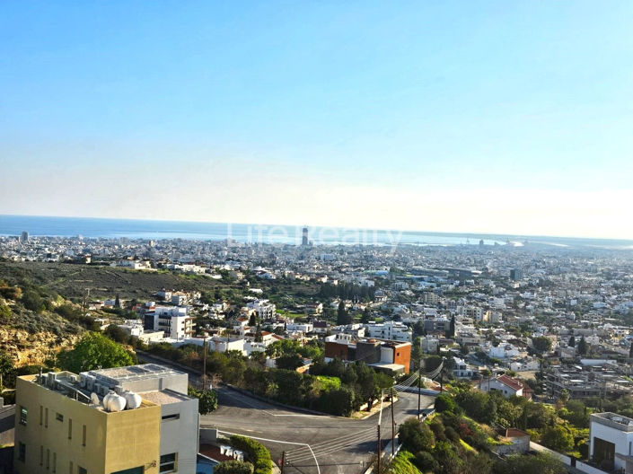 Image No.2-6 Bed House for sale