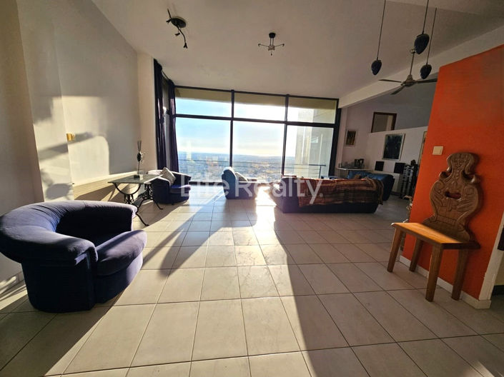 Image No.7-6 Bed House for sale