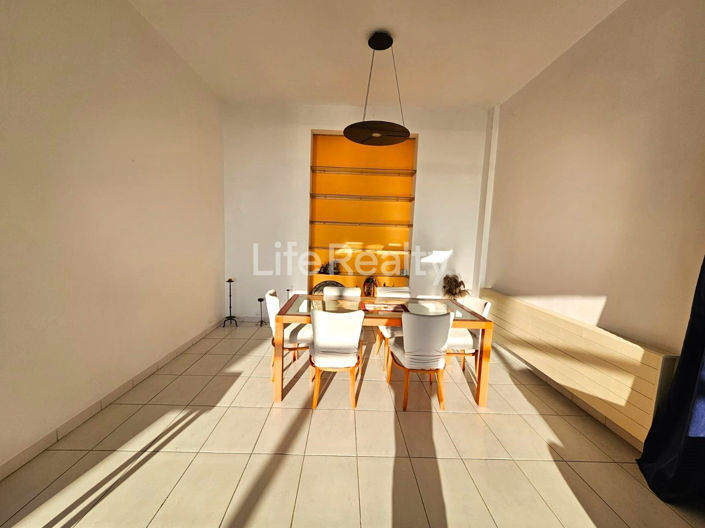 Image No.10-6 Bed Property for sale