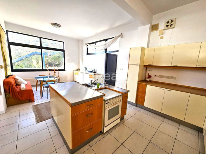 Image No.15-6 Bed Property for sale